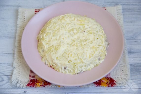 Селедка под шубой с маринованным луком – фото приготовления рецепта, шаг 3