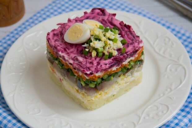 Салат с сельдью, яйцами и сыром - рецепт с фото на горыныч45.рф