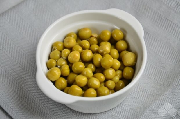 Диетический оливье без колбасы – фото приготовления рецепта, шаг 3