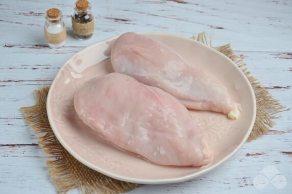 Домашняя солянка с курицей и сосисками – фото приготовления рецепта, шаг 1