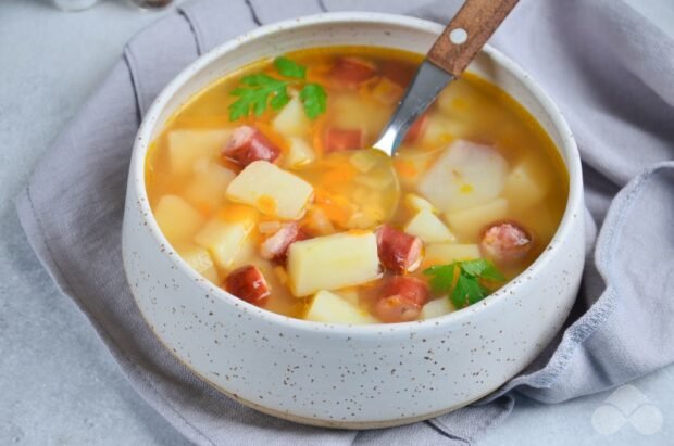 Пикантный суп из охотничьих колбасок