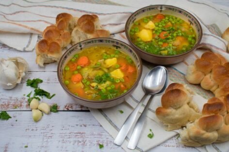 Веганский суп с горохом и овощами