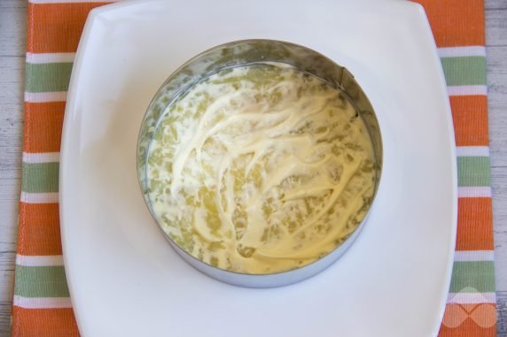 Сельдь под шубой с плавленым сыром – фото приготовления рецепта, шаг 3