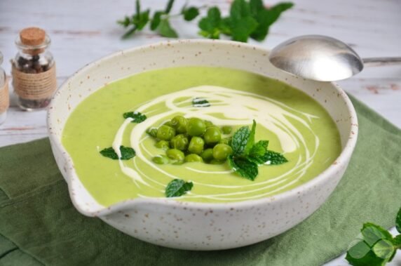 Крем-суп из зеленого горошка с мятой – фото приготовления рецепта, шаг 6