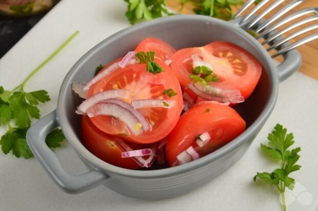 Малосольные помидоры с луком – фото приготовления рецепта, шаг 8
