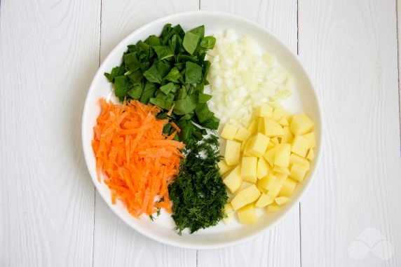 Зеленый борщ со шпинатом и яйцом – фото приготовления рецепта, шаг 1