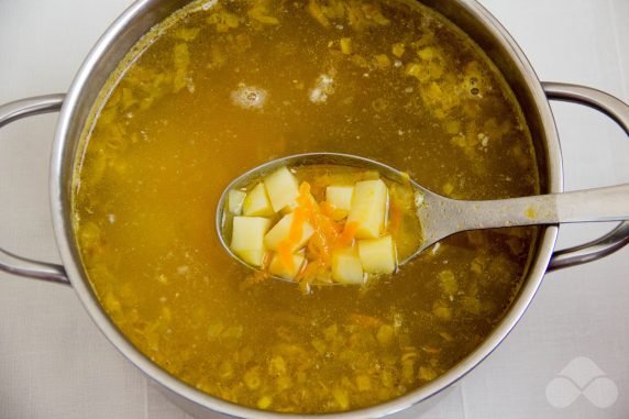Рыбный суп с клецками – фото приготовления рецепта, шаг 5