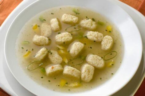 Овощной суп с кукурузными клецками