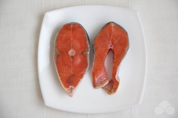 Стейки из красной рыбы в духовке – фото приготовления рецепта, шаг 2