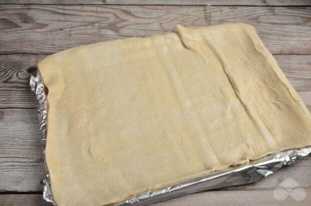 Пицца на слоеном тесте с сосисками – фото приготовления рецепта, шаг 1
