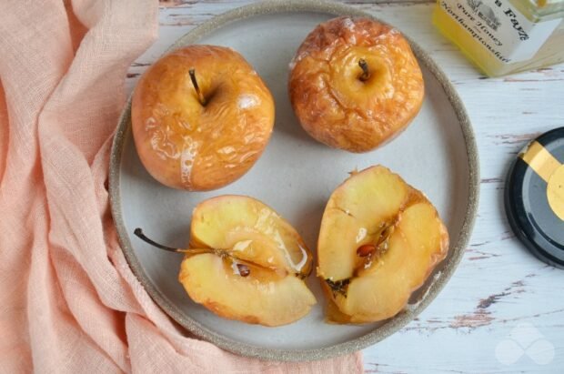 Запеченные яблоки в слоеном тесте: пошаговый рецепт