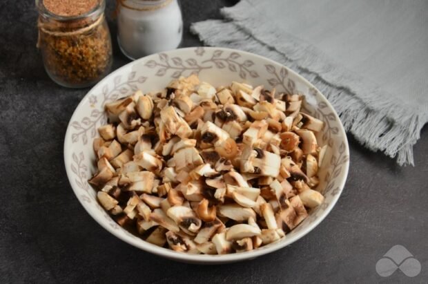 Жульен с грибами в тарталетках – фото приготовления рецепта, шаг 1