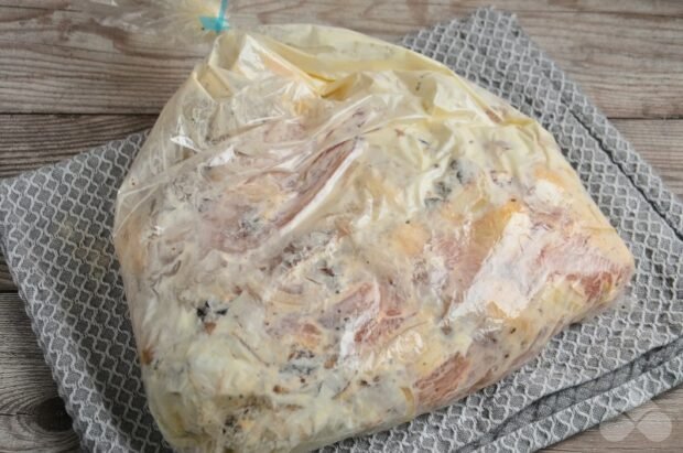 Куриное филе с грибами и сметаной в рукаве – фото приготовления рецепта, шаг 7