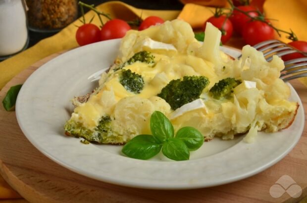 Омлет с цветной капустой, брокколи и сыром бри – фото приготовления рецепта, шаг 5