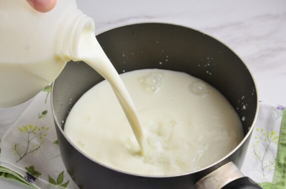 Густая манная каша на молоке – фото приготовления рецепта, шаг 1