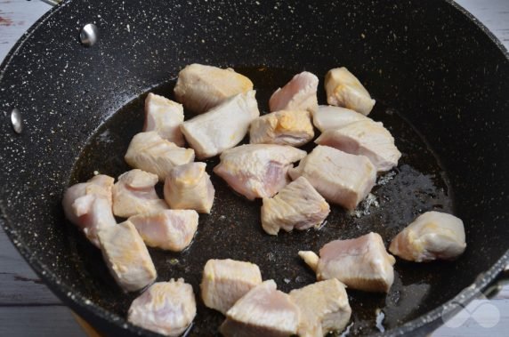 Овощное рагу с курицей и шампиньонами – фото приготовления рецепта, шаг 3