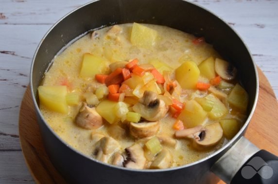 Овощное рагу с курицей и шампиньонами – фото приготовления рецепта, шаг 7