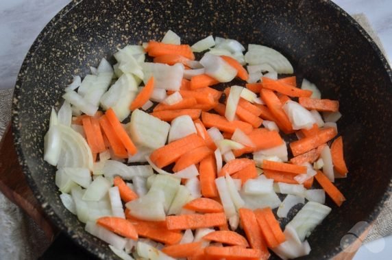 Картофельное рагу с колбасой – фото приготовления рецепта, шаг 3