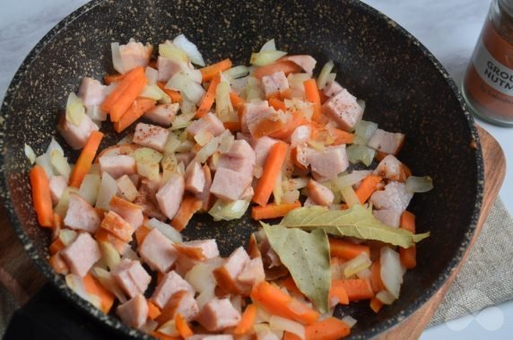 Картофельное рагу с колбасой – фото приготовления рецепта, шаг 4