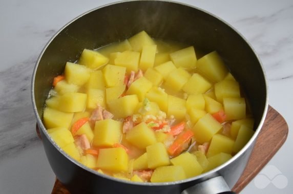 Картофельное рагу с колбасой – фото приготовления рецепта, шаг 6