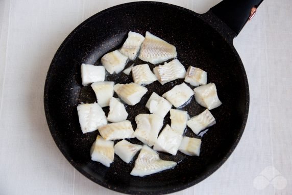 Овощное рагу с рыбой и маслинами – фото приготовления рецепта, шаг 2