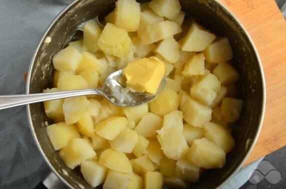 Индюшиные котлеты с картофельным пюре – фото приготовления рецепта, шаг 2