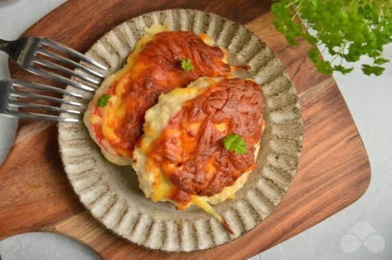 Куриные котлеты с помидорами и сыром в духовке – фото приготовления рецепта, шаг 6