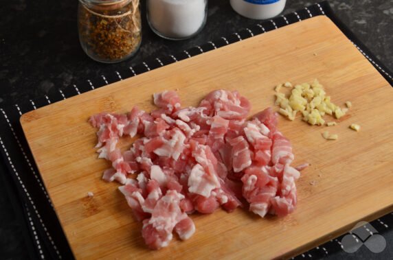 Паста карбонара с беконом и сливками – фото приготовления рецепта, шаг 1