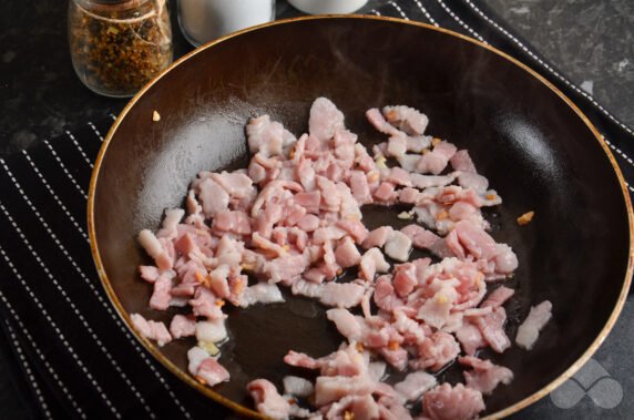 Карбонара с беконом и сливками – рецепт с фото приготовления пасты с шампиньонами