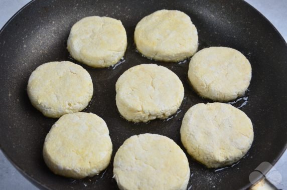 Сырники с манкой – фото приготовления рецепта, шаг 4