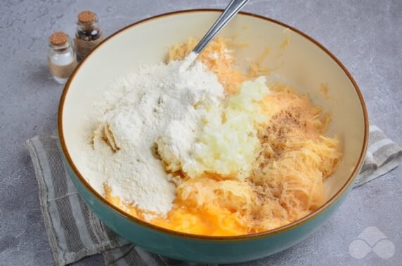 Как приготовить Драники картофельные с чесноком и яйцом на сковороде просто рецепт пошаговый