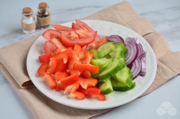 Греческий салат с фетой – фото приготовления рецепта, шаг 2
