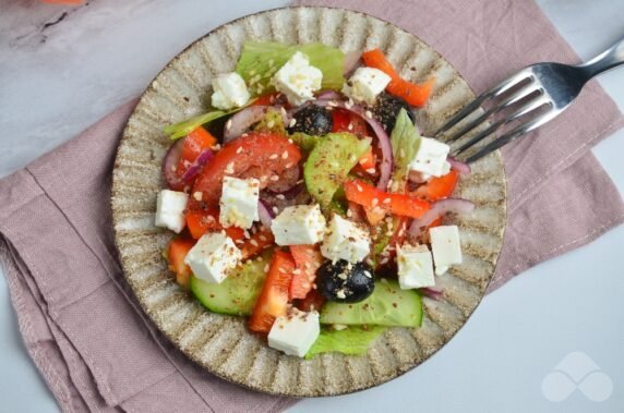 Греческий салат с фетой – фото приготовления рецепта, шаг 6
