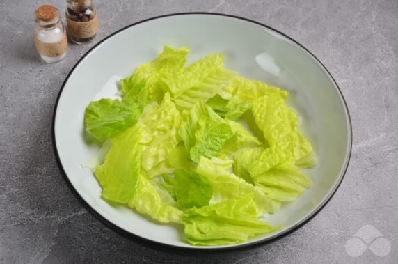 Салат с пармезаном и сухариками – фото приготовления рецепта, шаг 1