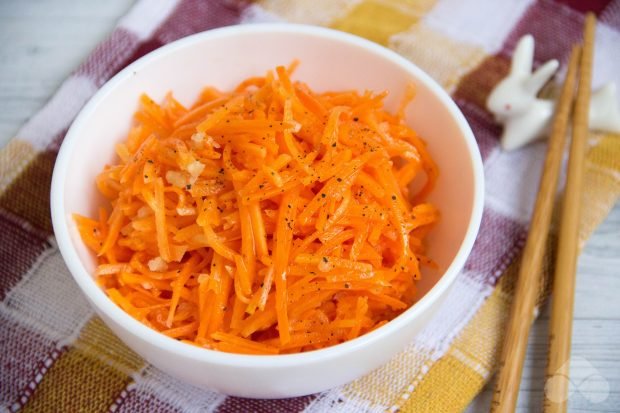 Салат из моркови, фиников и феты