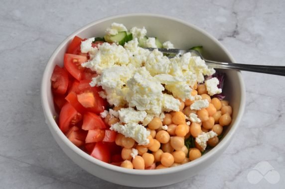 Салат из нута и овощей – фото приготовления рецепта, шаг 3