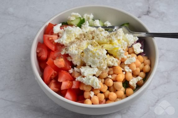 Салат из нута и овощей – фото приготовления рецепта, шаг 4