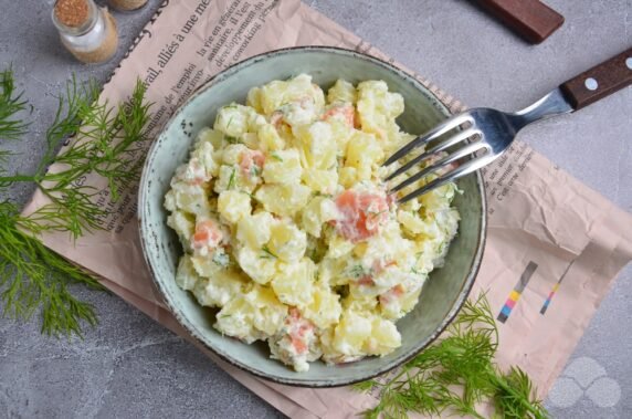 Картофельный салат с лососем – фото приготовления рецепта, шаг 4