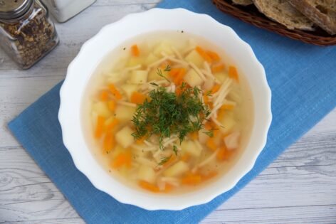 Легкий суп с вермишелью