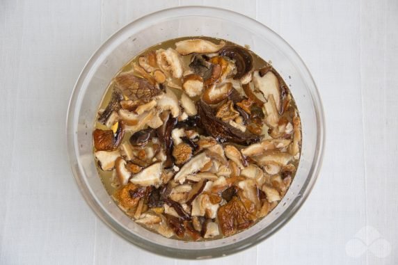 Суп из сушеных грибов – фото приготовления рецепта, шаг 1