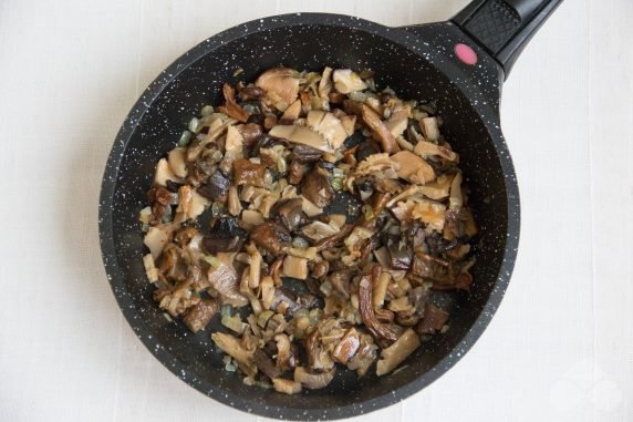 Суп из сушеных грибов – фото приготовления рецепта, шаг 5
