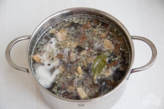 Суп из сушеных грибов – фото приготовления рецепта, шаг 6