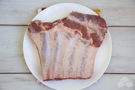 Свиные ребрышки, запеченные в медово-соевом соусе – фото приготовления рецепта, шаг 1