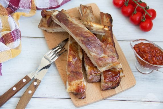 Свиные ребрышки, запеченные в медово-соевом соусе – фото приготовления рецепта, шаг 6