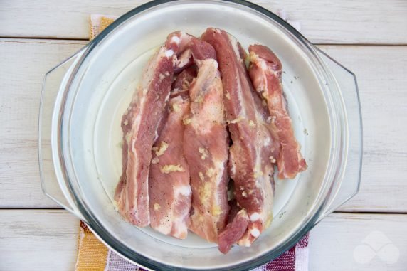 Простой рецепт свиных ребер в духовке – фото приготовления рецепта, шаг 4