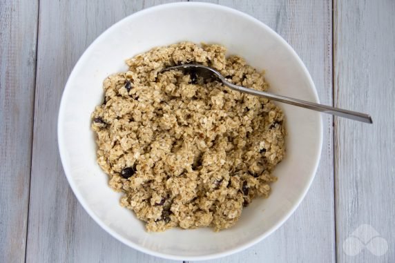 Овсяное печенье с изюмом и орехами – фото приготовления рецепта, шаг 5