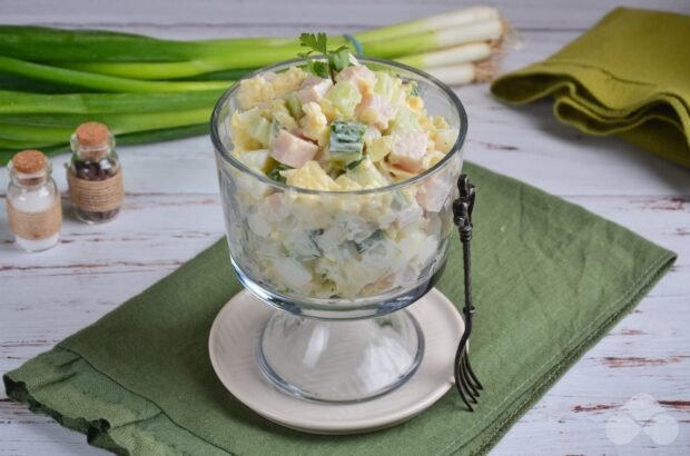 10 сытных салатов с ветчиной, которые хочется съесть немедленно