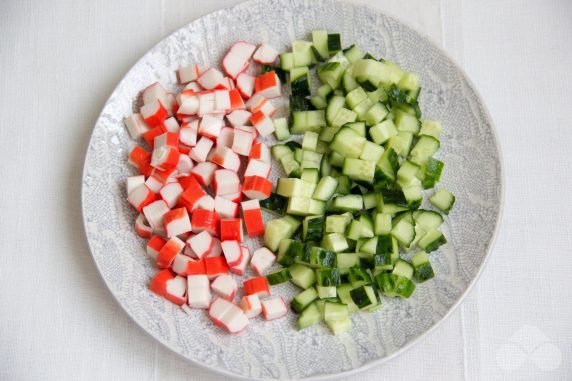Салат с крабовыми палочками и пекинской капустой – фото приготовления рецепта, шаг 1