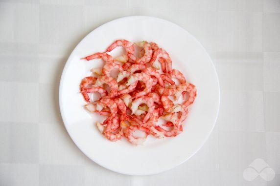 Крабовый салат с креветками – фото приготовления рецепта, шаг 2
