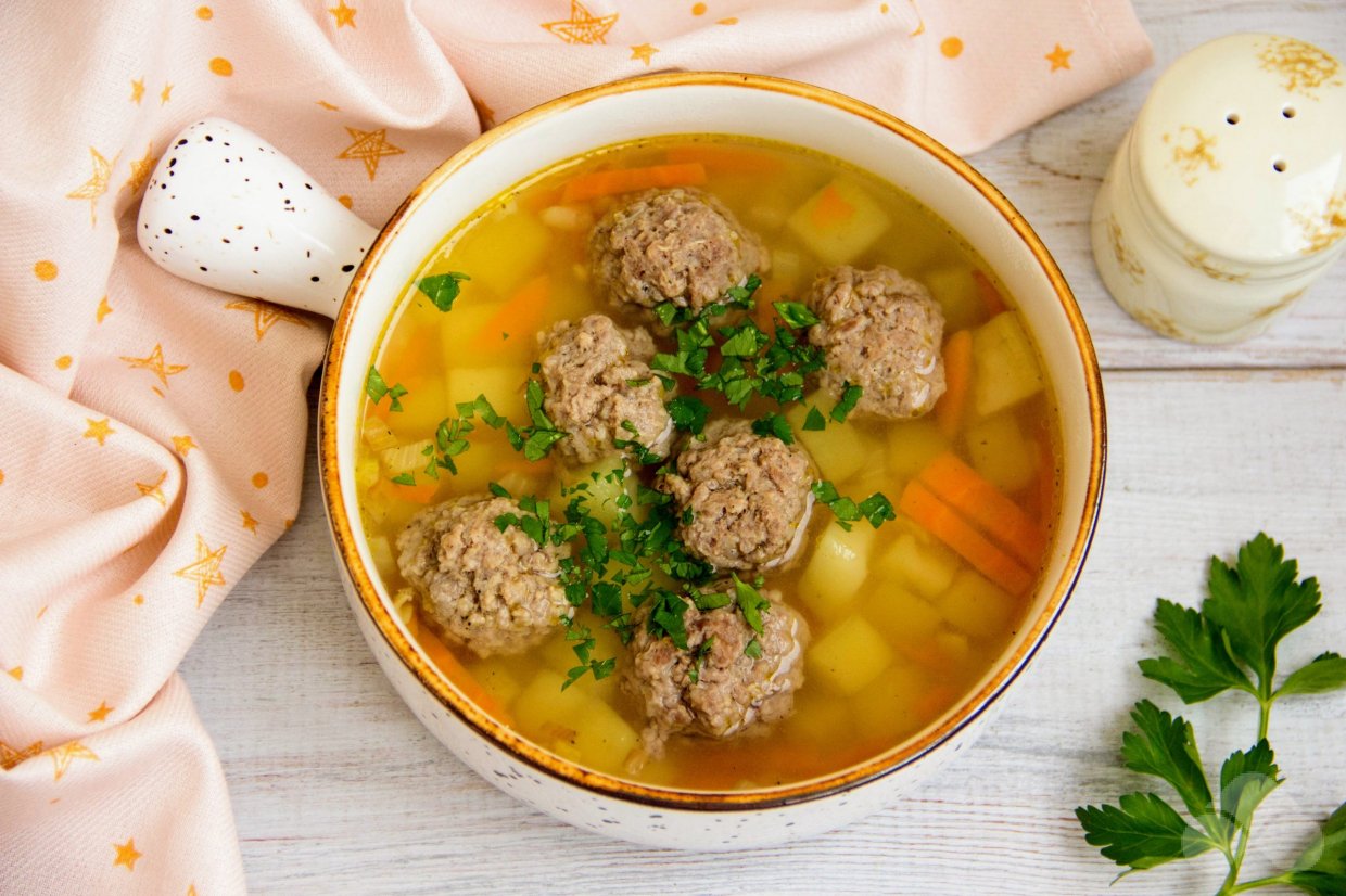 🍲 Суп с фрикадельками и капустой — видео рецепт